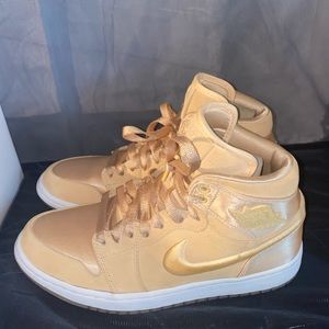 Woman Air Jordan 1 Ret High SOH